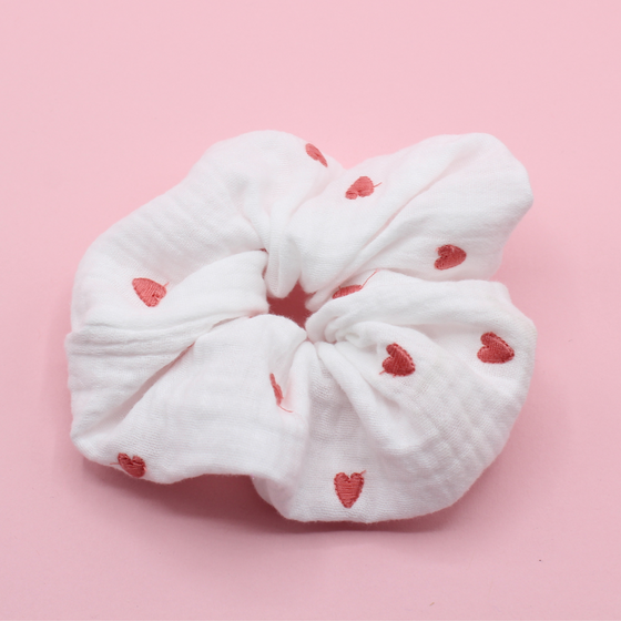 Chouchou cheveux tissu double gaze broderie coeurs